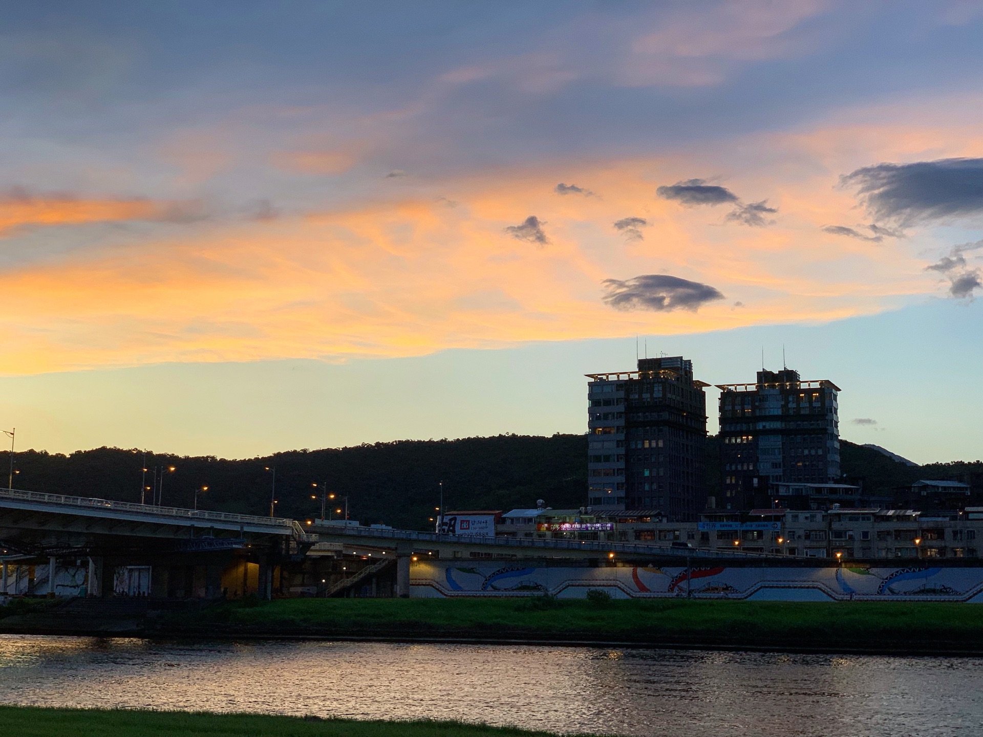 【携程攻略】台北大佳河滨公园景点,基隆河流经台北大直段一处因河道