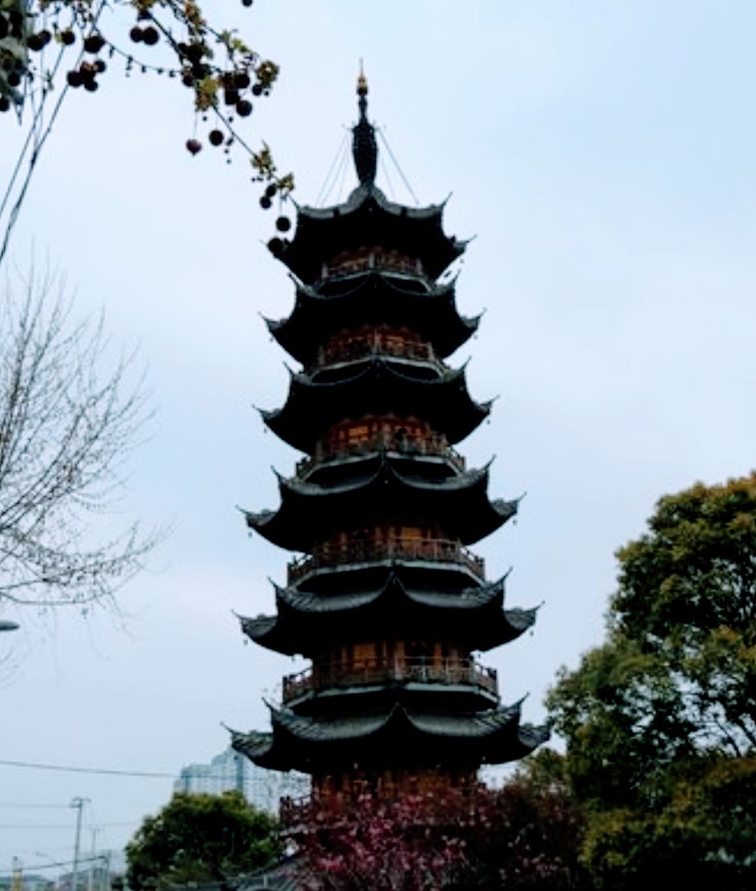 【携程攻略】上海龙华寺景点,龙华寺——上海著名古寺；龙华塔——上海著名古塔。每年龙华寺有敲钟…