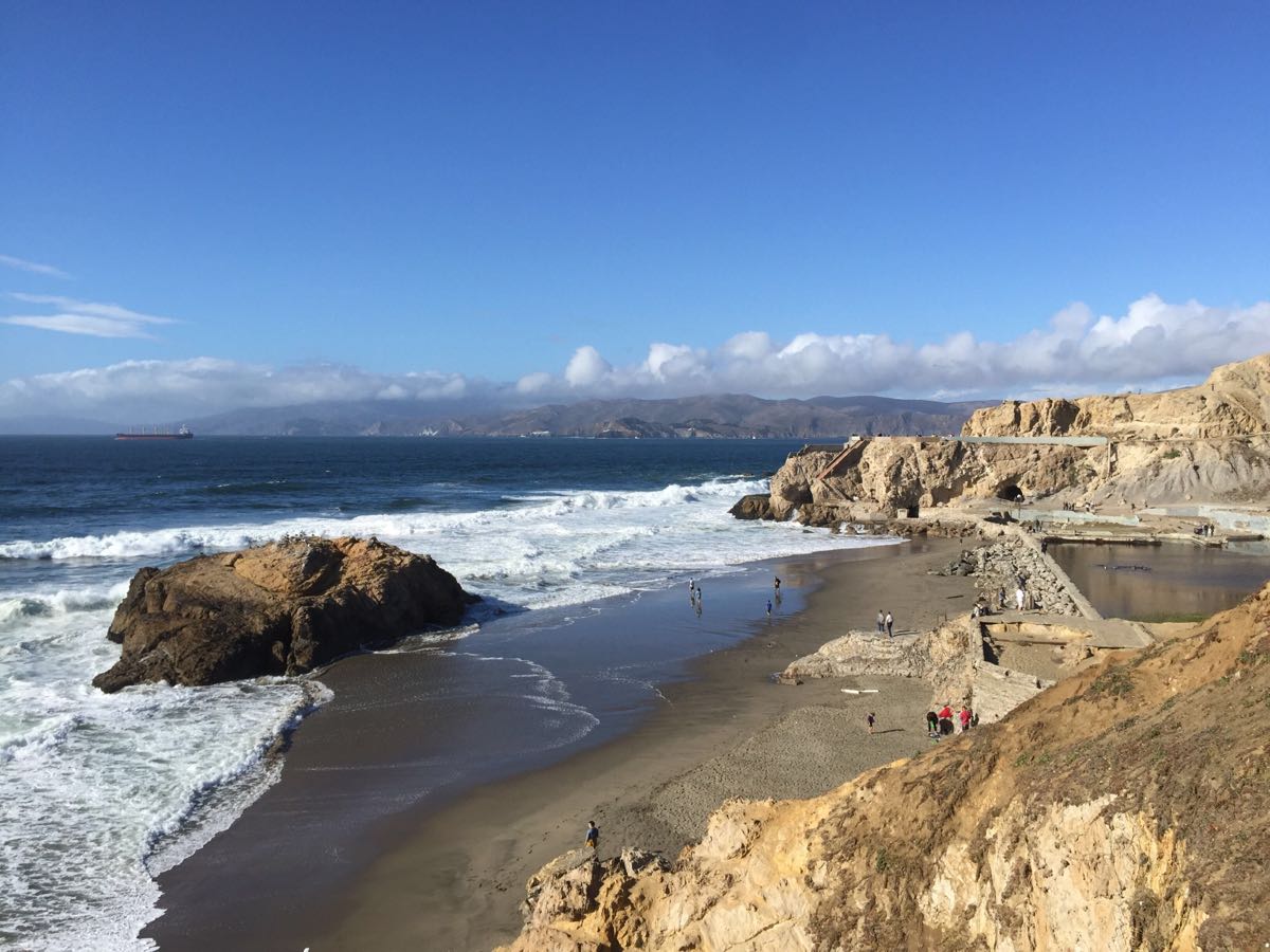 2020苏特罗海水浴场游玩攻略,苏特罗海水浴场,边上有个悬.