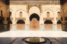 菲斯！一个很有古城历史的城市，这就是摩洛哥国家的历史，被称为非洲的雅典。我们住的地方老板是个比利时人