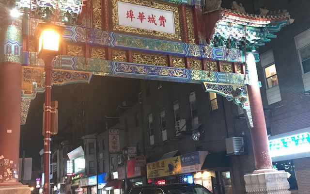 夜晚到费城 唐人街吃中餐 路上遇到很多中国人 感觉就像国内一样 费城游记攻略 携程攻略