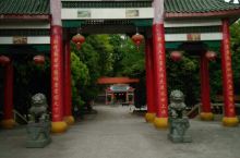 盘古大皇庙在105国道旁边，离龙南县大概11公里。