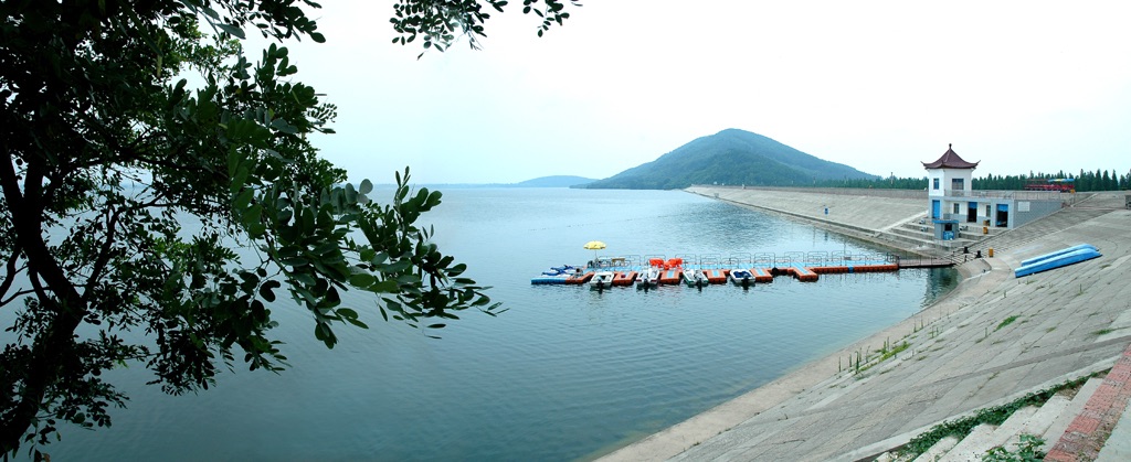 金牛湖,位于南京市六合区东北,地接苏皖六合,天长,仪征两省三地,是