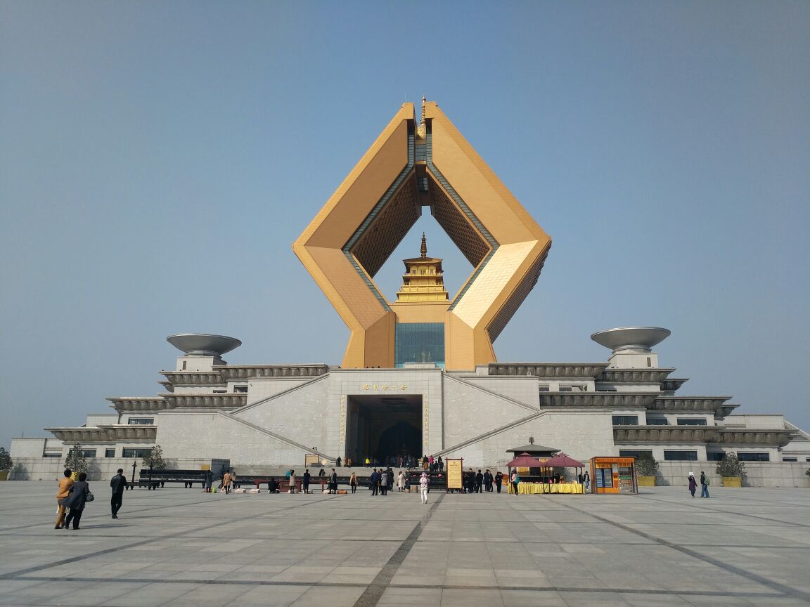 合十舍利塔是法门寺旅游区的三大组成部分,也是法门寺新佛寺的景区