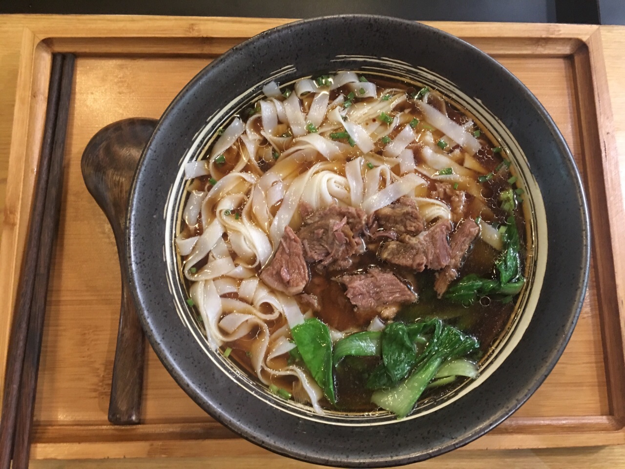 粉周末去吃团购更划算店员服务态度挺好询问宽粉还是细粉帮忙留位置