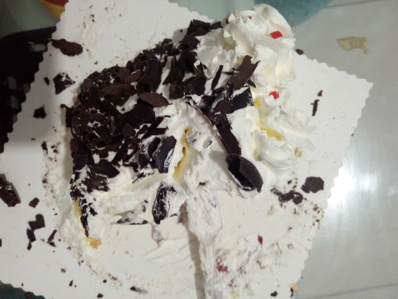 今天买的小蛋糕超级好吃,孩子回来就迫不及待的吃上了,最后只剩这一点