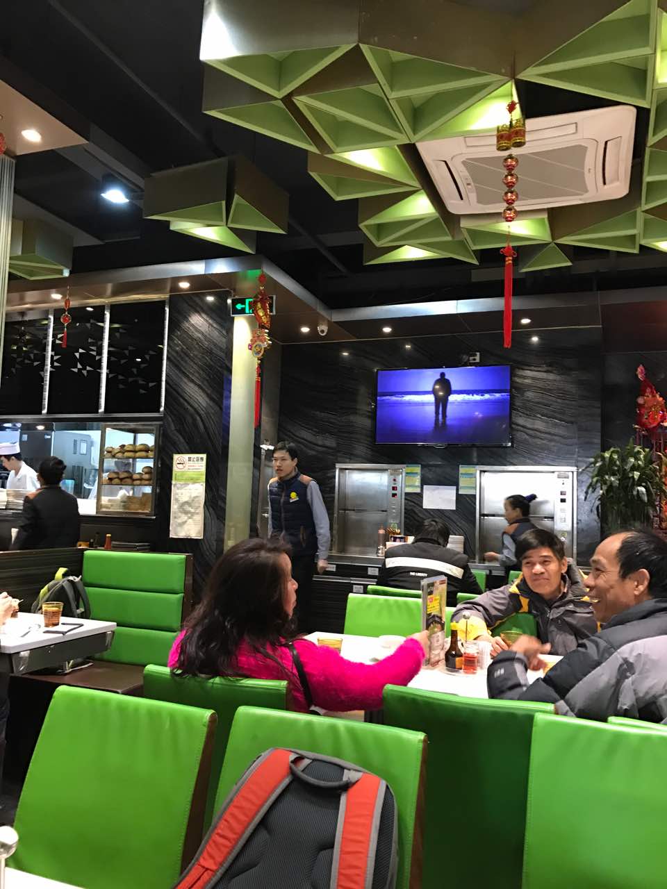 香港新发烧腊茶餐厅(水围店)