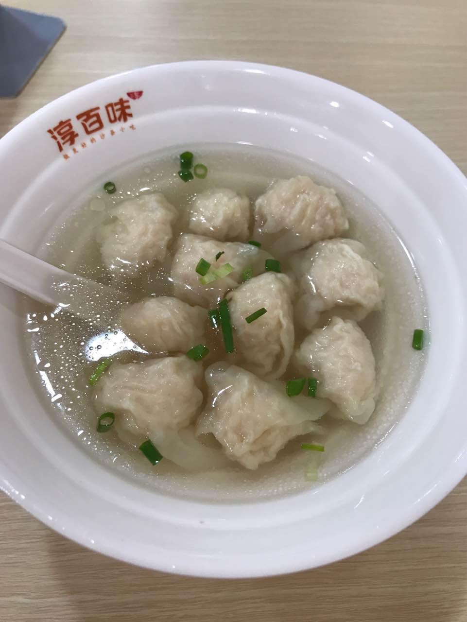 特别特别特别喜欢淳百味 感觉他们家的扁肉很好吃呢 还有拌面 酱真是