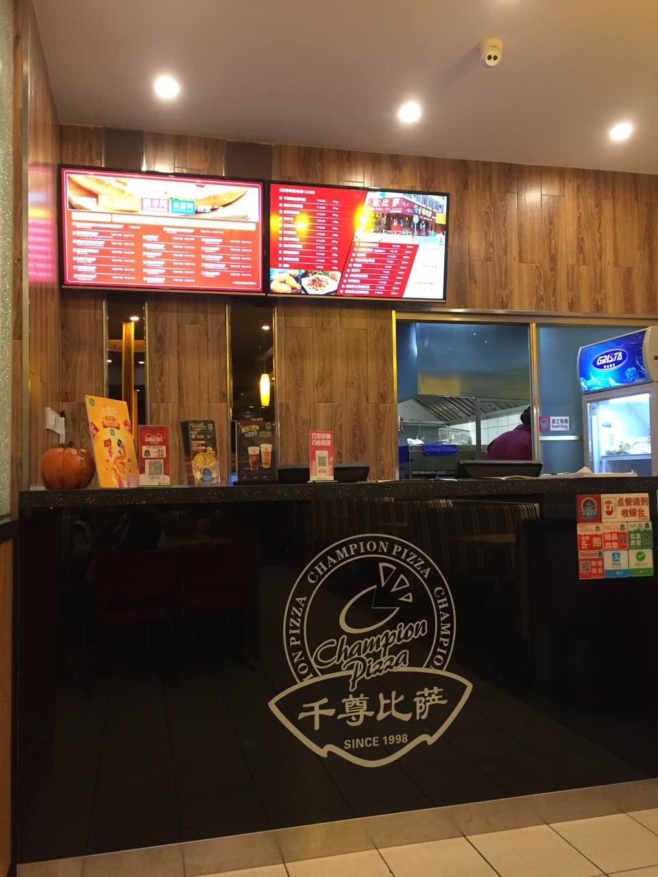 2021尊宝比萨(金山店)美食餐厅,环境很不错,服务态度好!