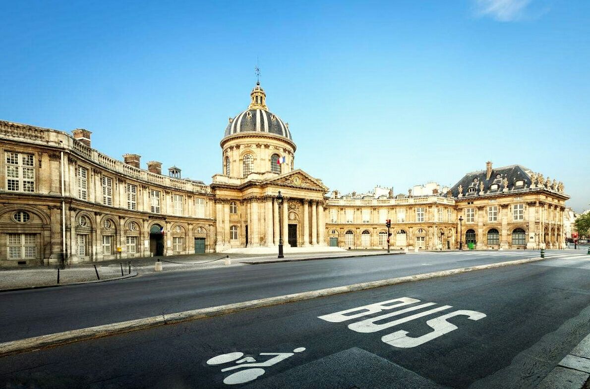 法兰西公学院是世界闻名的高等学府它有着辉煌的历史欧洲多为科学家和