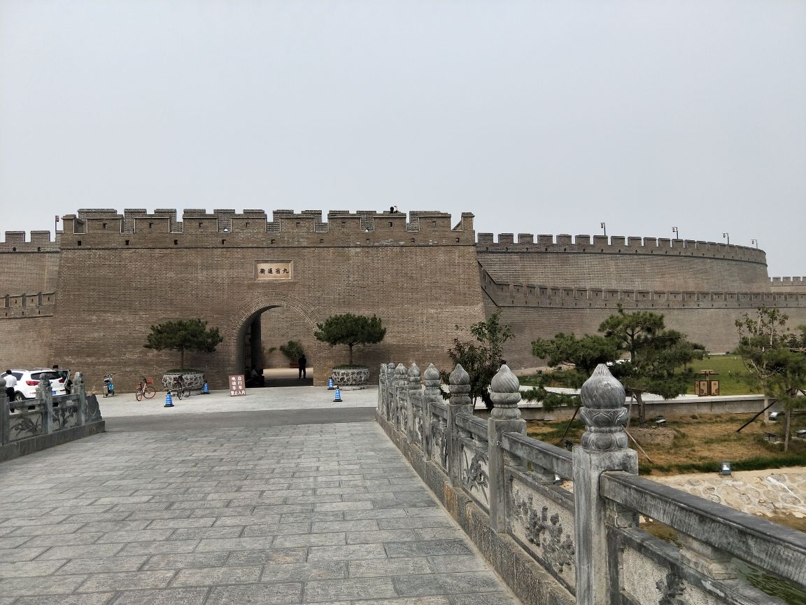 气势雄伟,高大,三关雄镇,九省通衢,拱卫神京,很值得看一下,领略我国
