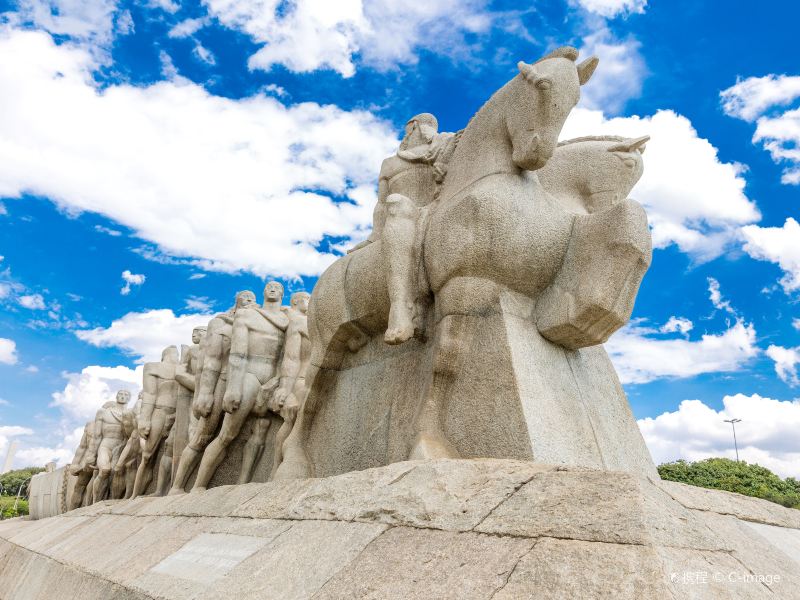 巴西拓荒者群雕