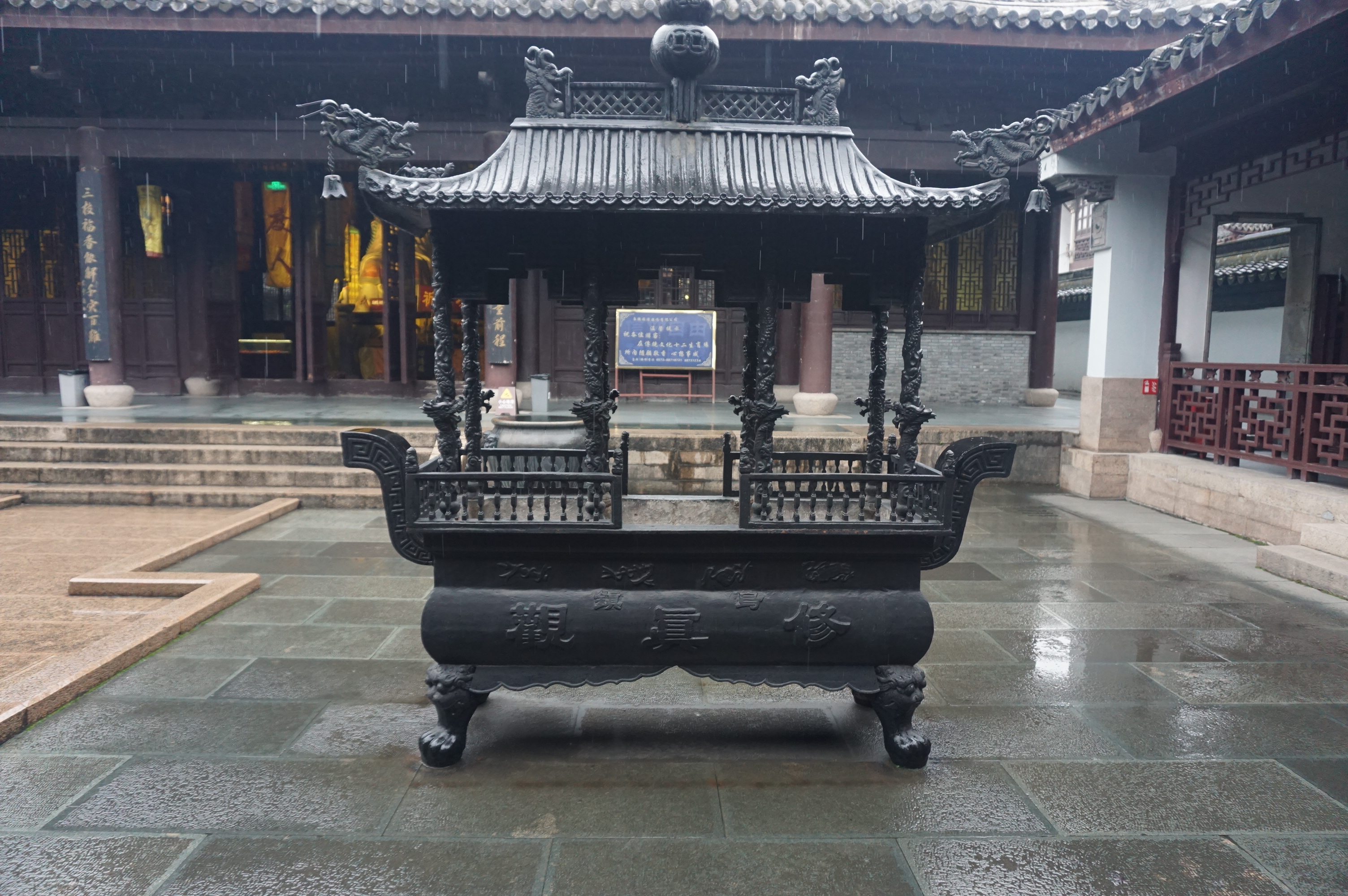 修真观戏台位于乌镇东栅景区内在乌镇东栅景区西出口对面修真观对面