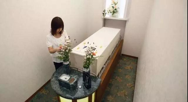 日本的这家酒店,可以住活人也可以住死人,竟然