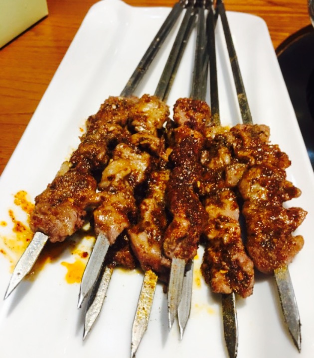 黄焖羊羔肉很赞红柳烤串和羊肉饺子也不错夏季吃了这家羊肉晚上开空调