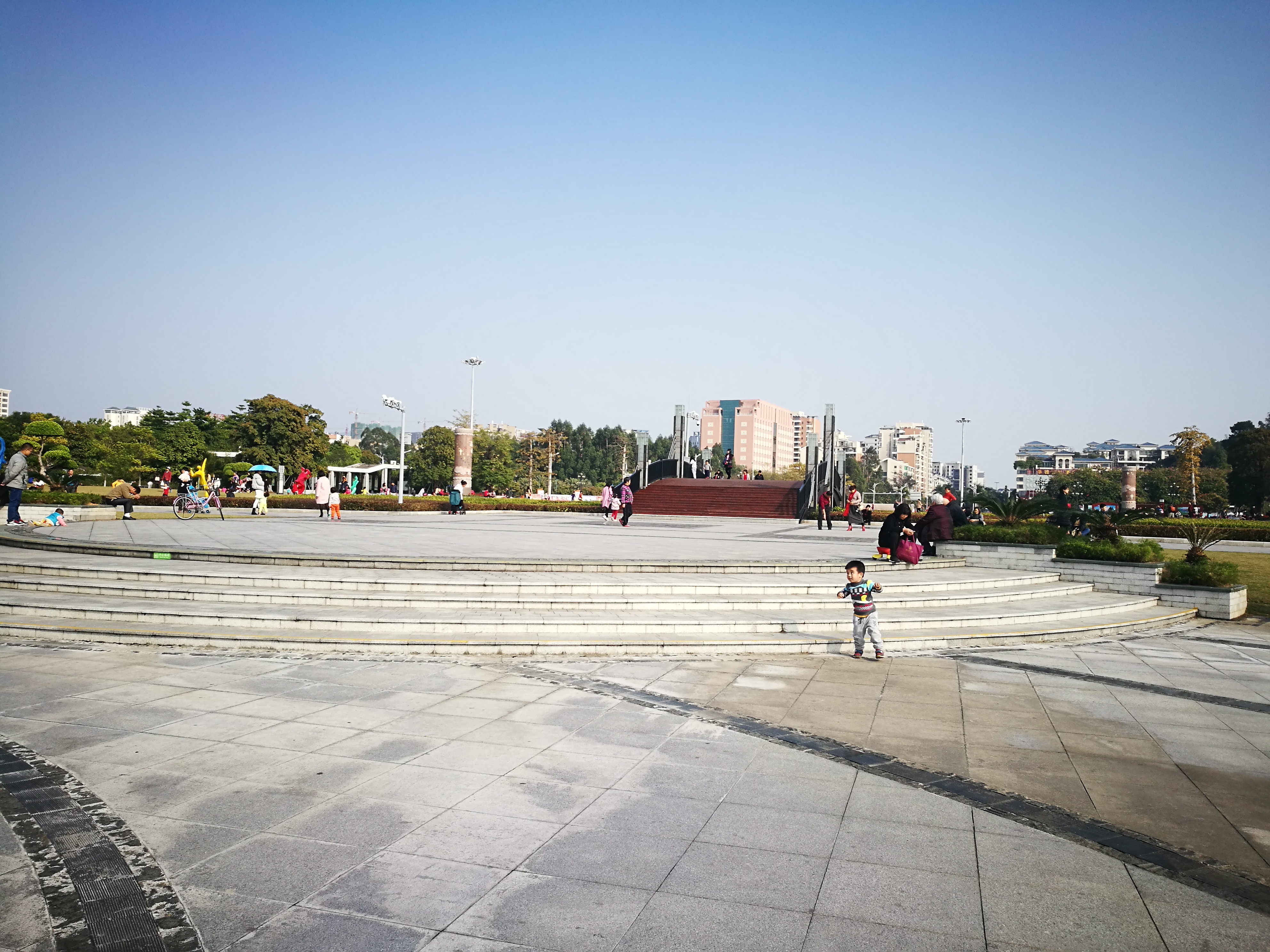 七星岩牌坊广场