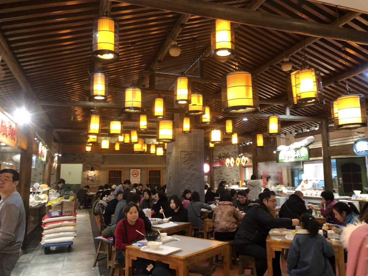 2022大食代(美罗城店)美食餐厅,这里都是上海有特色的餐厅.