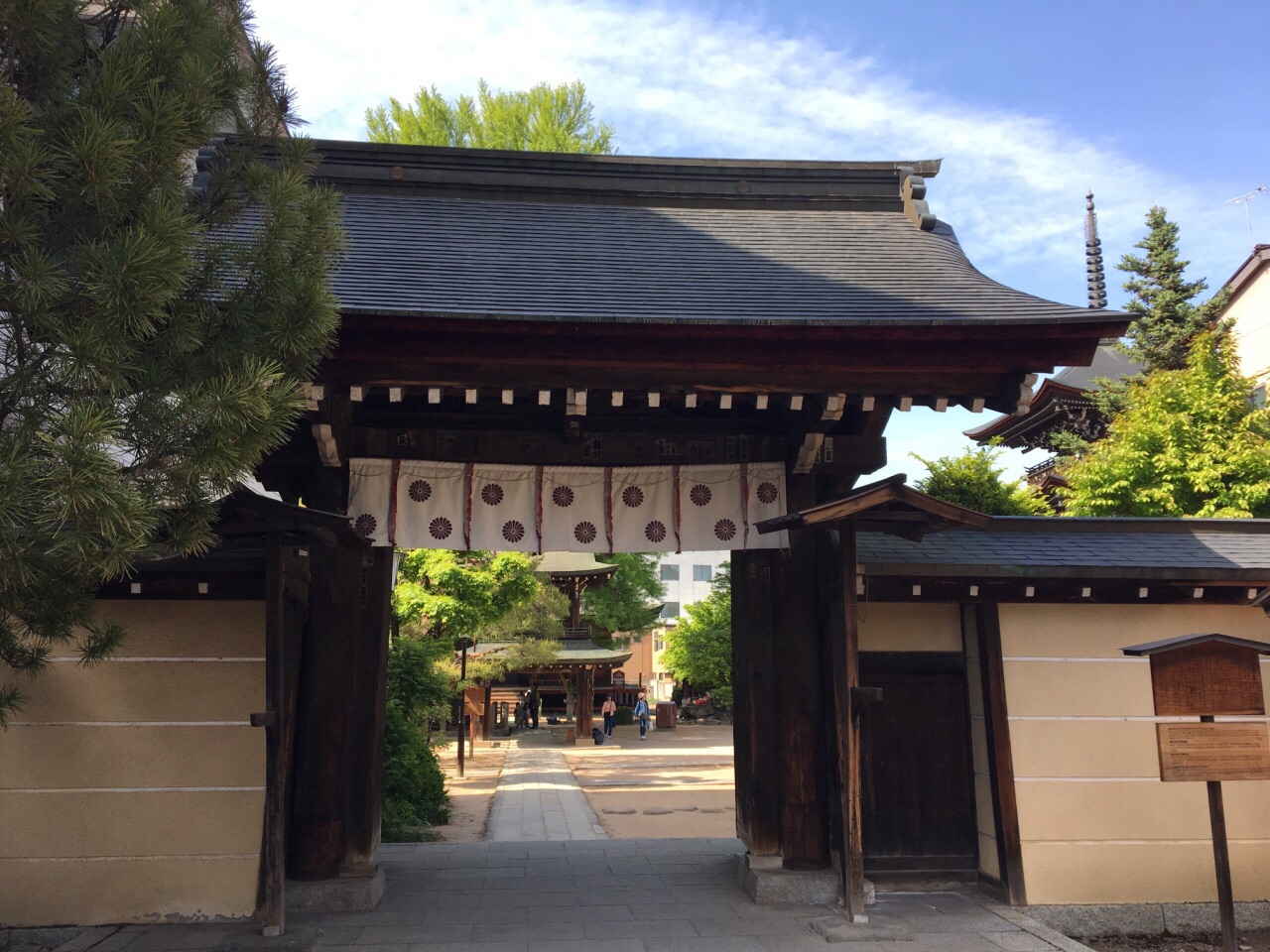 飛彈國分寺距離jr高山站很近,寺廟很小,參觀時間半小時足矣.