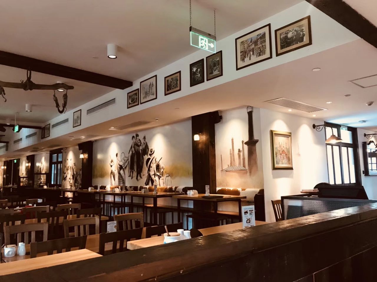 2023宝莱纳餐厅(新天地店)美食餐厅,这里的环境非常好,在这里坐.