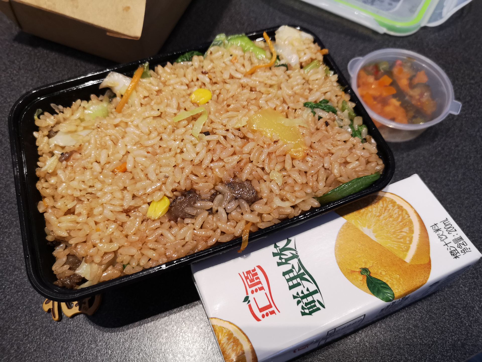 点了这家的外卖,从店名就知道这是家主营炒饭的餐厅~
所以点了份