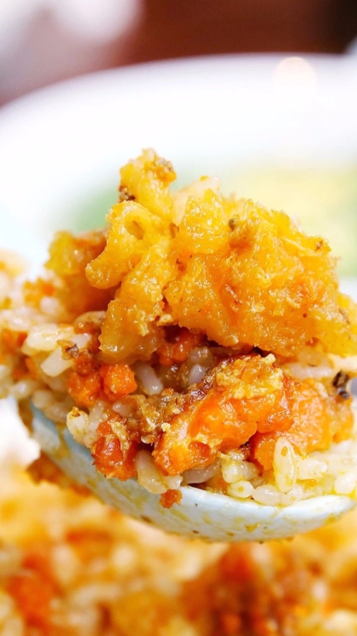 点菜,"秃"是苏州话里"独有"的意思,只有纯蟹膏蟹黄炒出来的才叫秃黄油