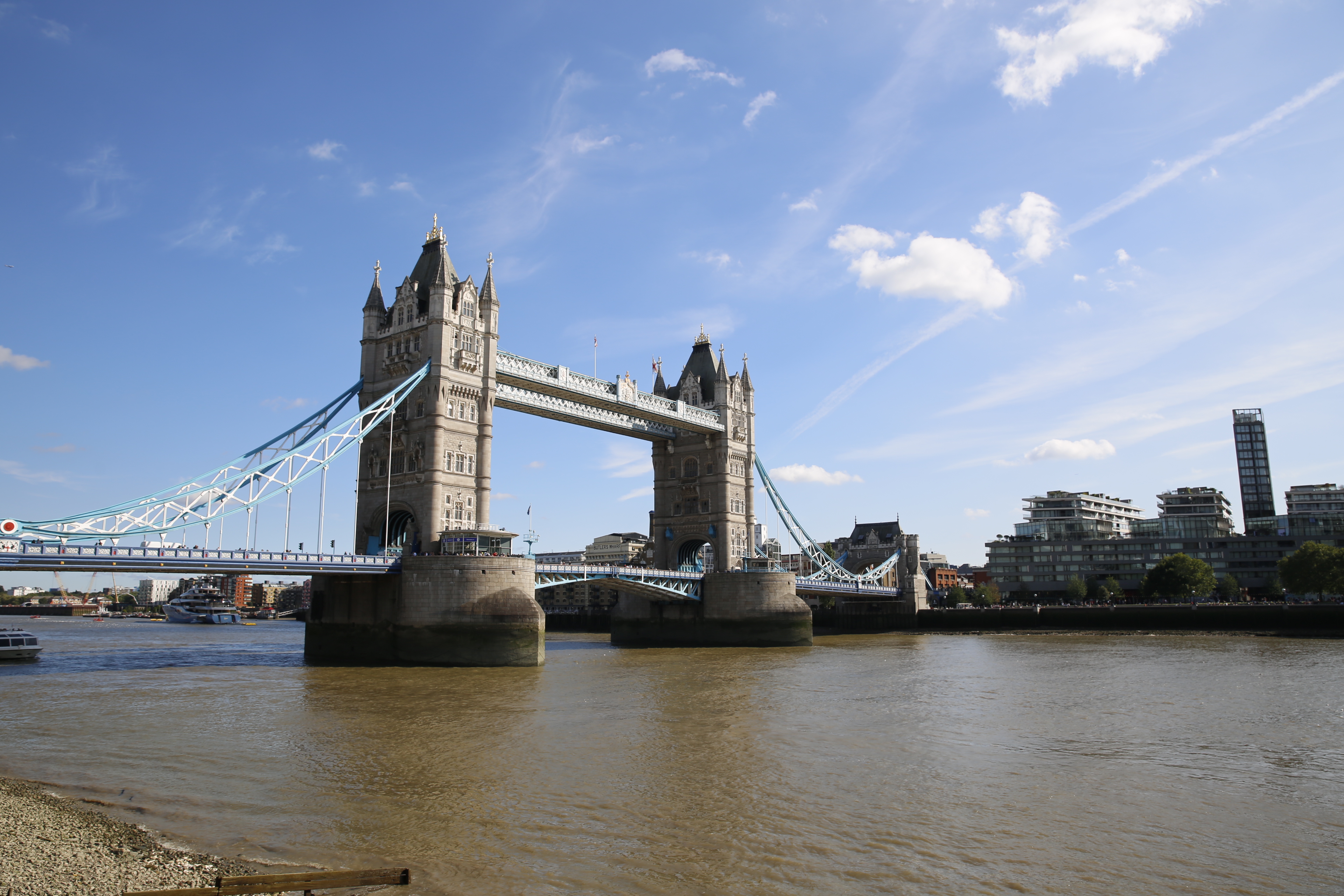 伦敦塔桥正面图片