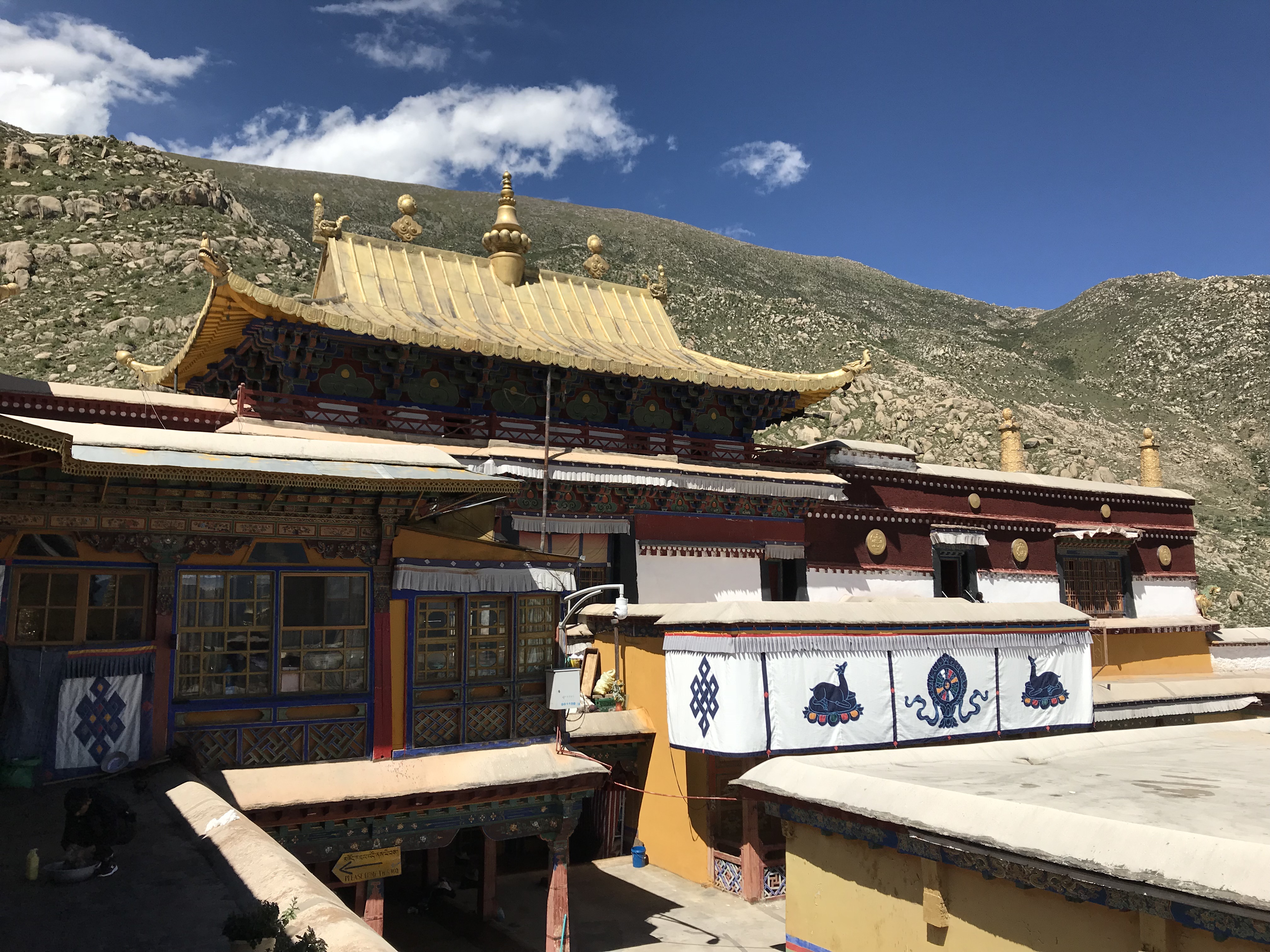 【携程攻略】拉萨哲蚌寺景点,哲蚌寺是藏传佛教格鲁派寺院，与甘丹寺、色拉寺并称为拉萨三大寺。“…