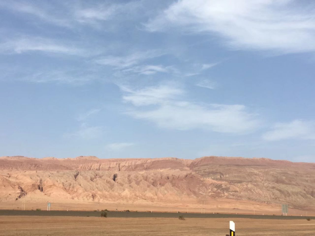 新疆火焰山是吐魯番最著名的景點.