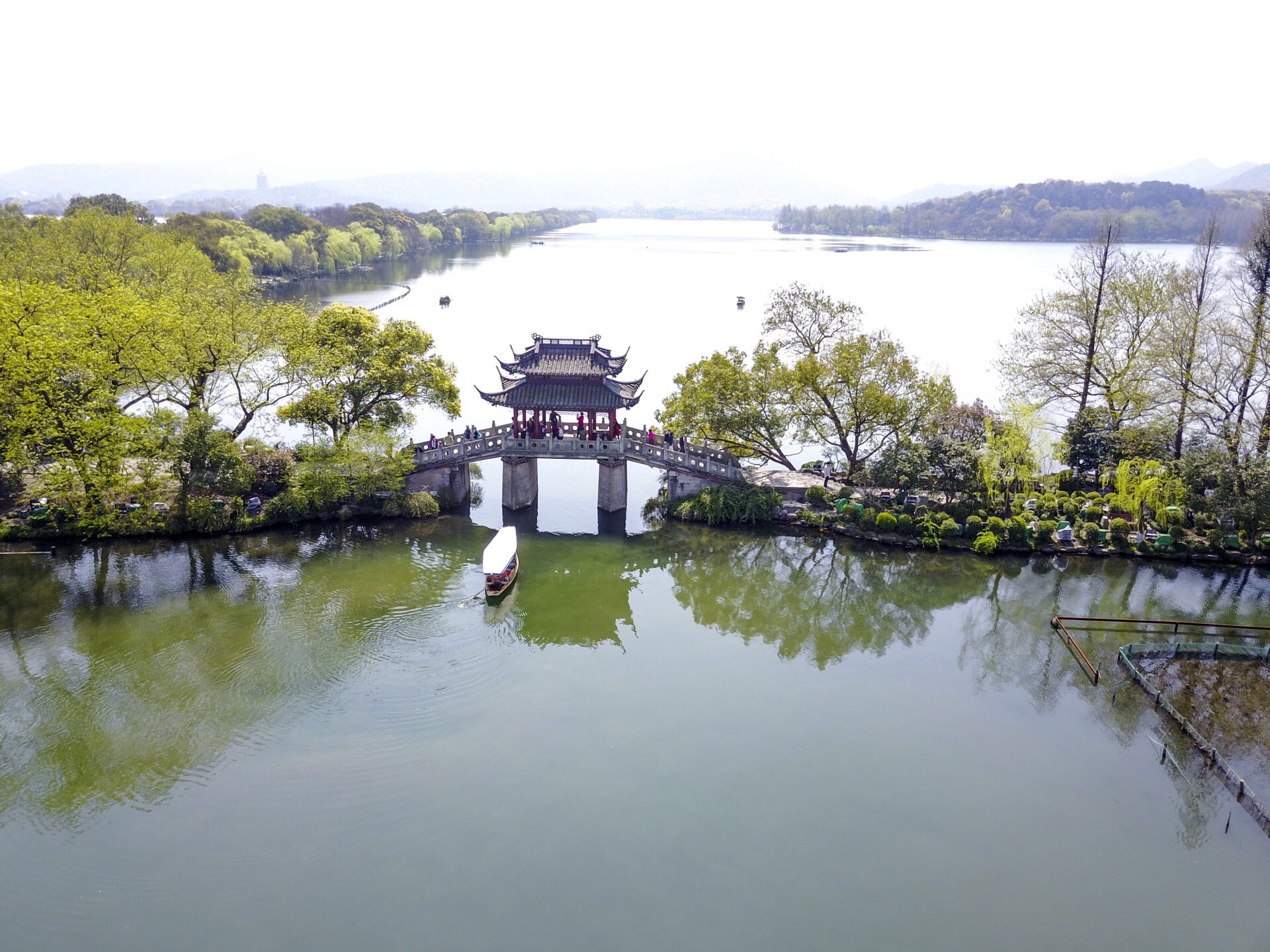 【携程攻略】杭州曲院风荷景点,曲院风荷位于西湖西侧,岳飞庙前面.