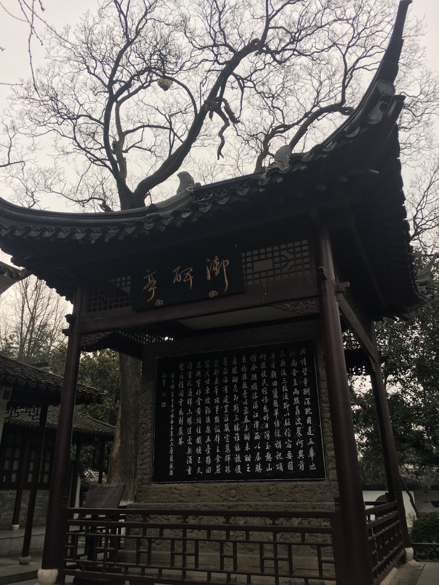 江苏镇江•焦山风景区:1800多年的定慧寺和皇家建筑风格的寺院 - 知乎