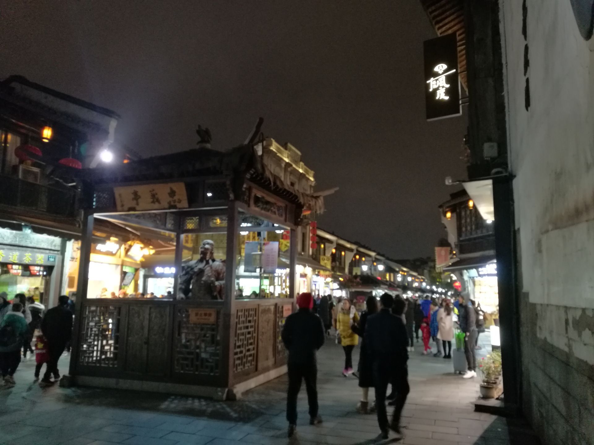 杭州城最热闹的特色小吃街--河坊街 - 知乎