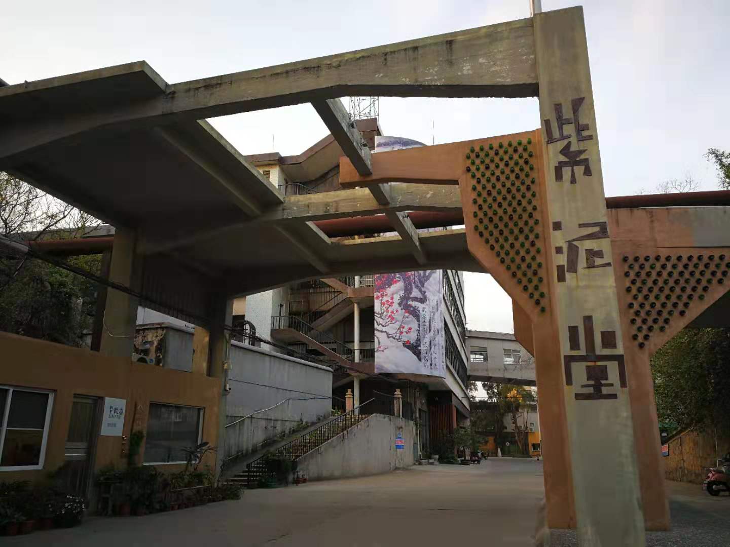 泥糖厂的旧址紫坭糖厂厂房遗址位于番禺区沙湾紫坭村