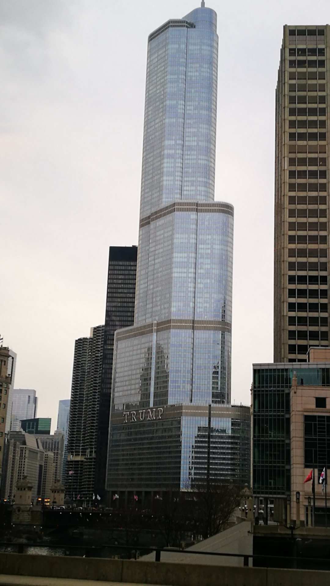 到此一游丨芝加哥河畔的玉米大楼，包豪斯建筑的代表_城市