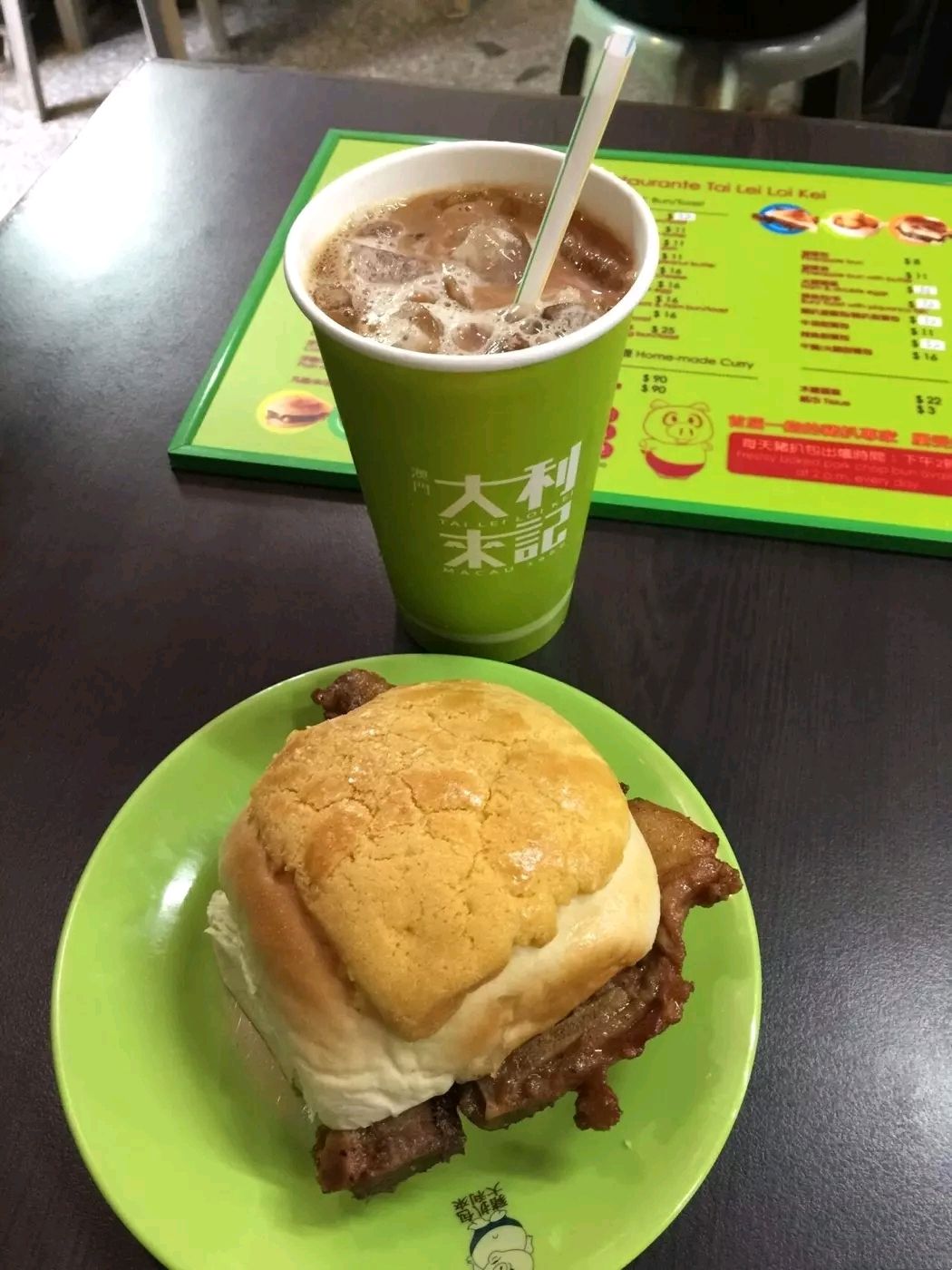 大利来记餐厅澳门的老式茶餐厅主打特色美食猪扒包猪扒包很大一块还