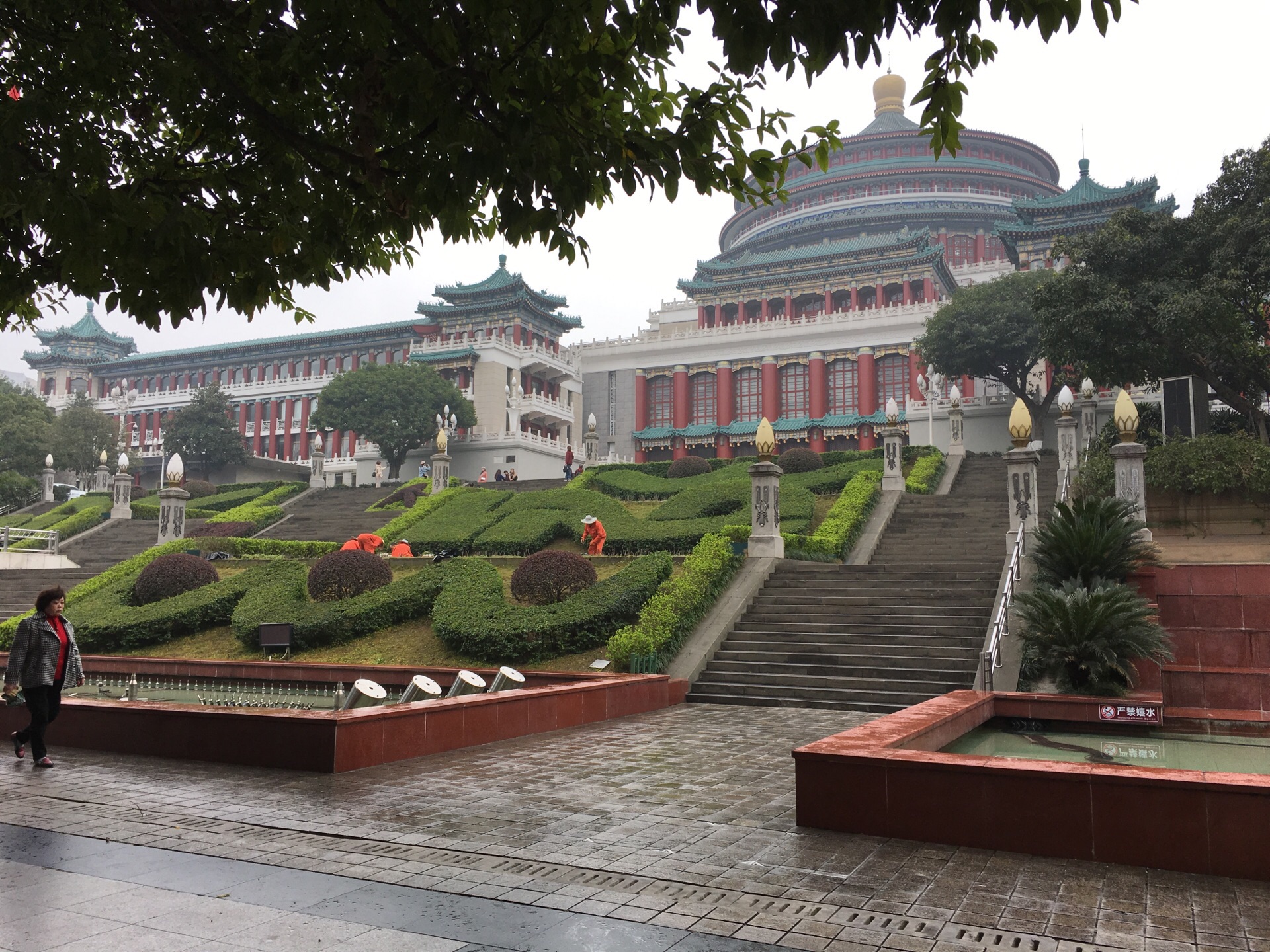 【携程攻略】重庆人民大礼堂景点,外观像人民大会堂，2号线直达，对面就是三峡博物馆。两个地方可以一…