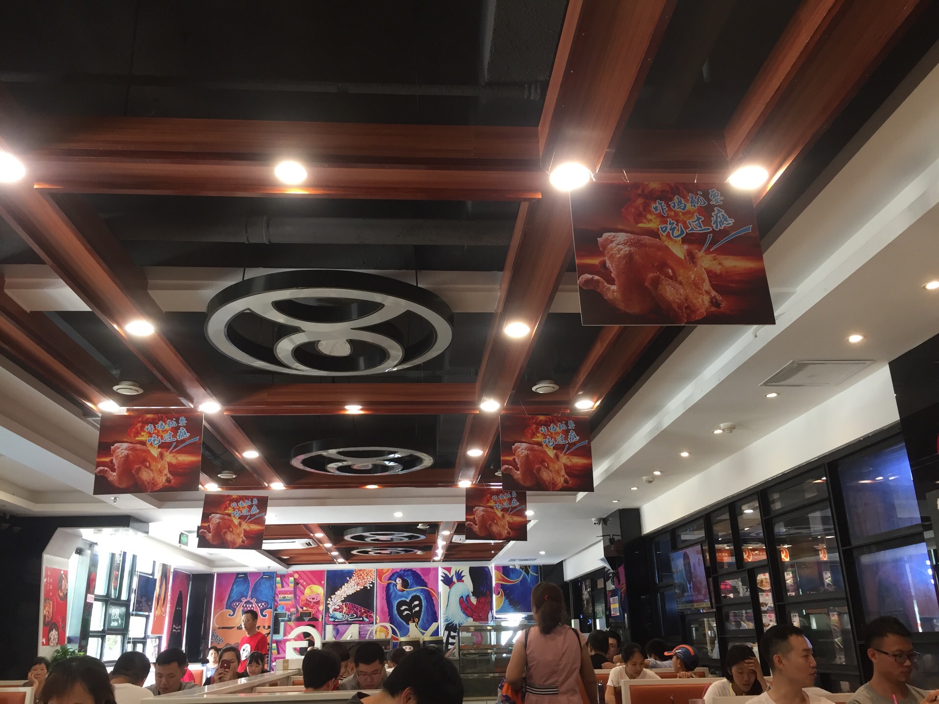 下午茶非常抢手套餐有三种有饮料有小食也有粉面西餐我点了椰奶亀灵膏