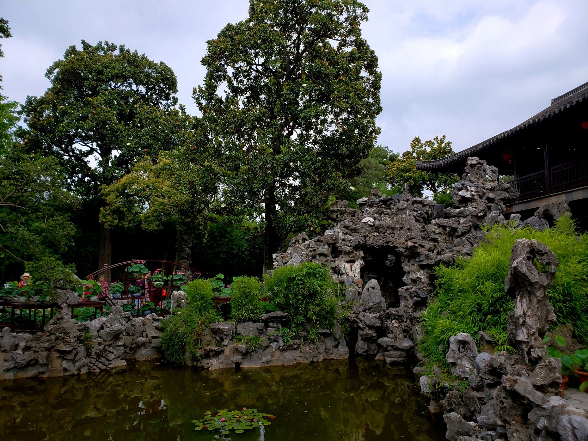【携程攻略】扬州个园景点,个园位于东关街上,始建于明朝,因园中遍植