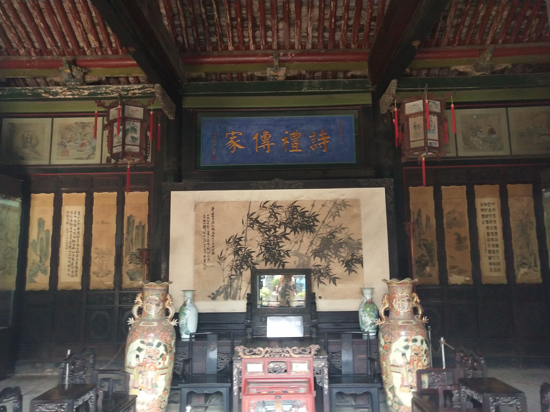 晋中好多大院,乔曹王渠,最有名的是官宅乔家大院但门票很贵,当地人