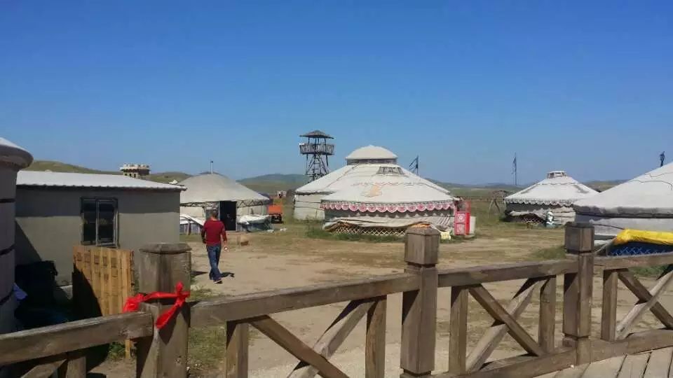 乌拉盖乞颜部落度假区