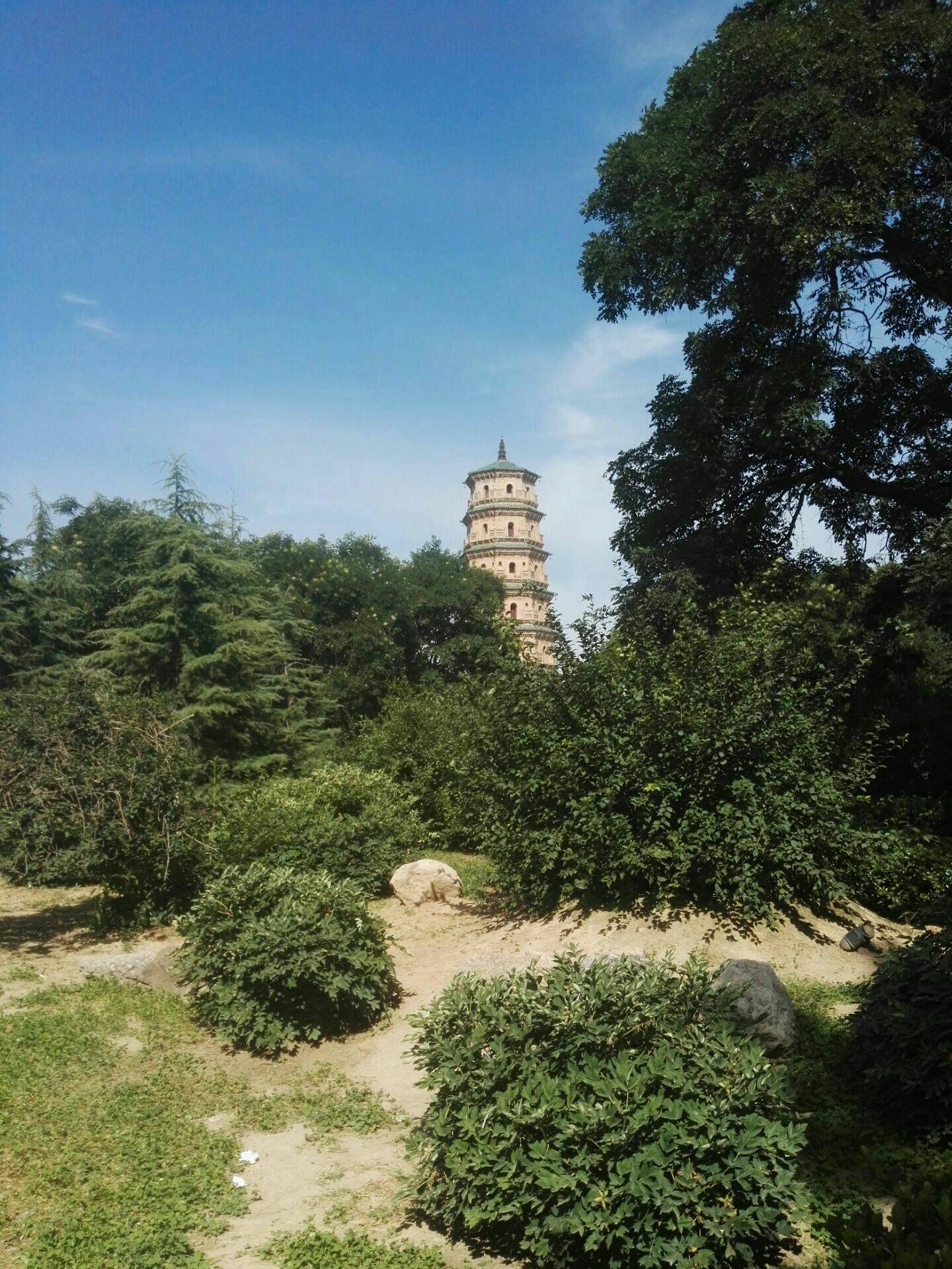 平凉宝塔公园:位于平凉市崆峒区宝塔路19号,公园内有一座建于明弘治