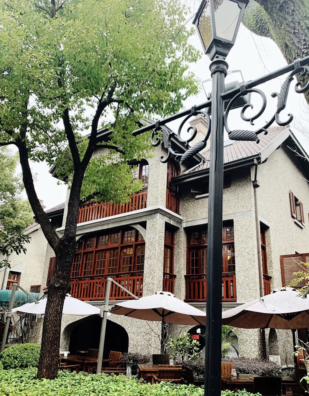 位于复兴中路思南路的思南公馆如今也是一张上海的名片毗邻优雅静谧的
