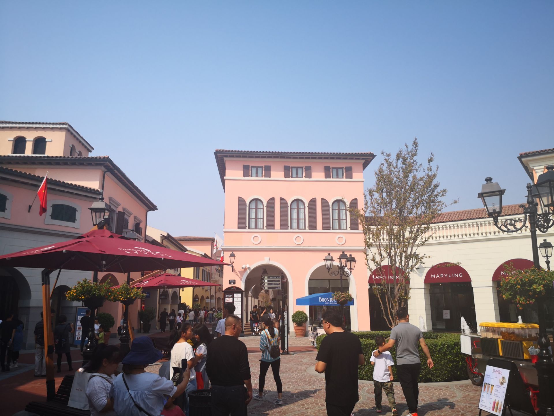 武清购物,天津武清的奥特莱斯名字叫佛罗伦萨小镇,整个建筑是意大利