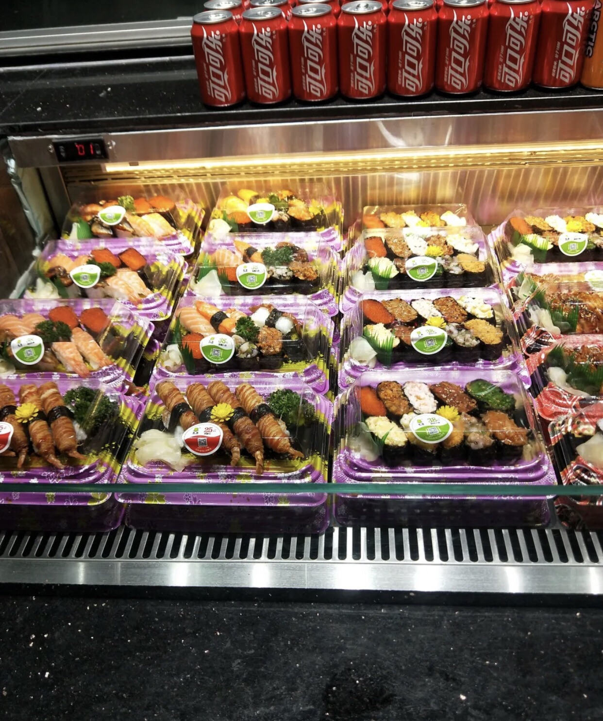 2022池田寿司(陆家嘴店)美食餐厅,他家每天包装好的三文鱼比较.