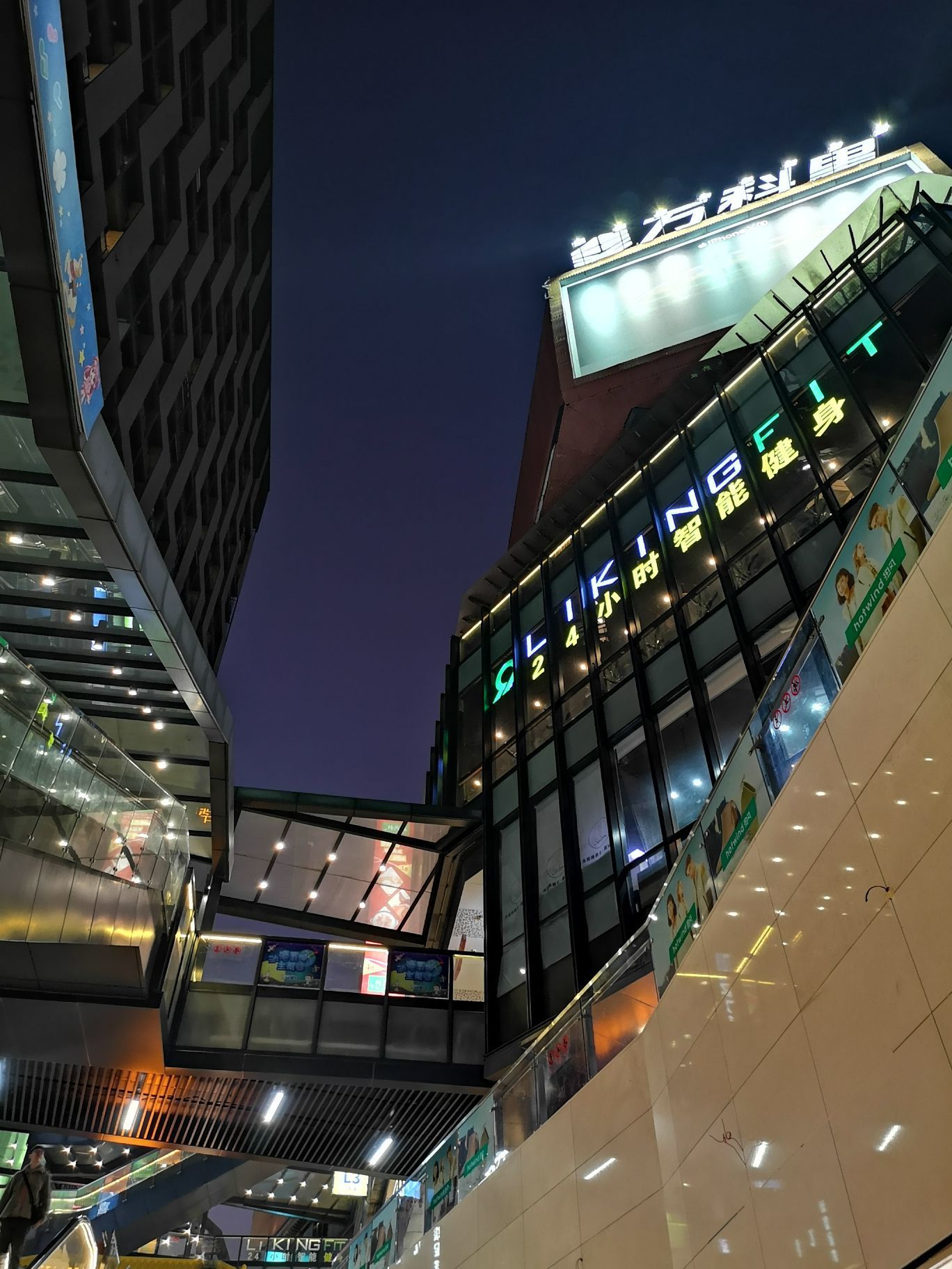 【携程美食林】广州万科里美食长廊餐馆,江泰路地铁站连接着万科里
