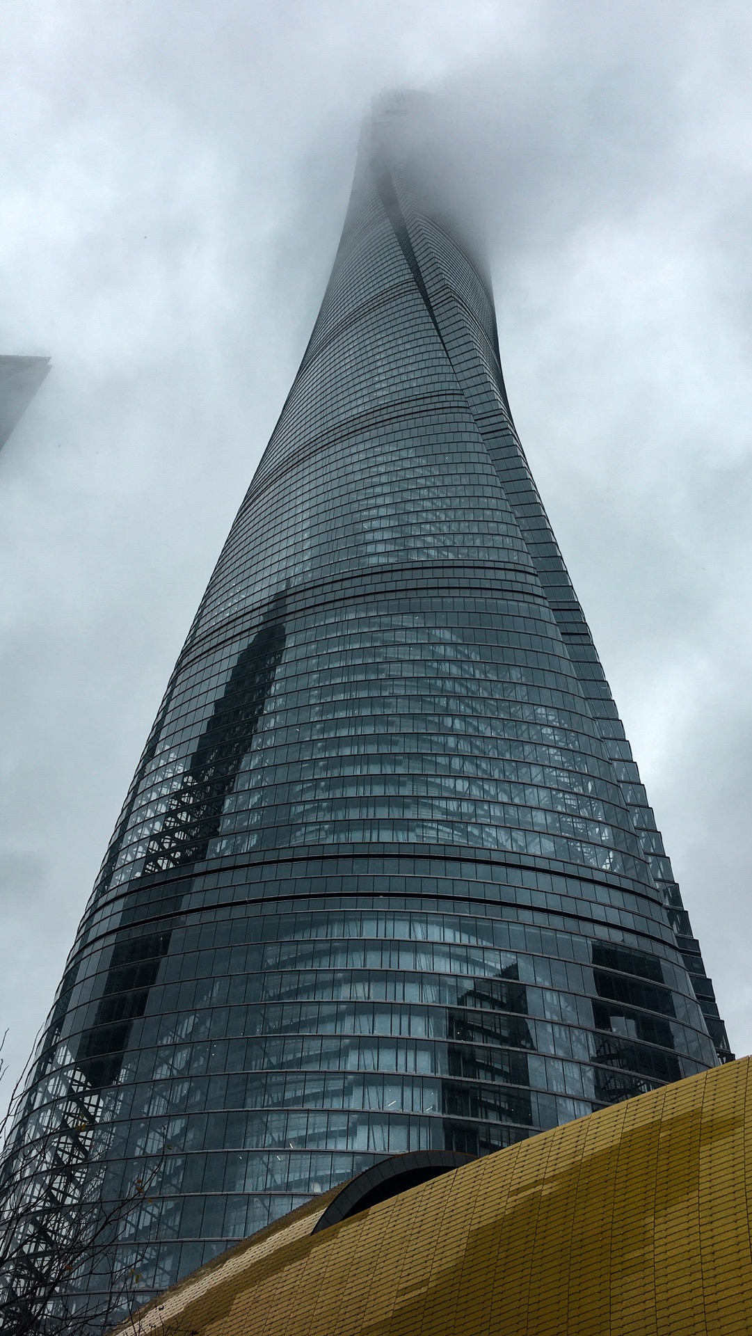 2022上海中心大厦游玩攻略,去的时候由于下雨能见度为零 .