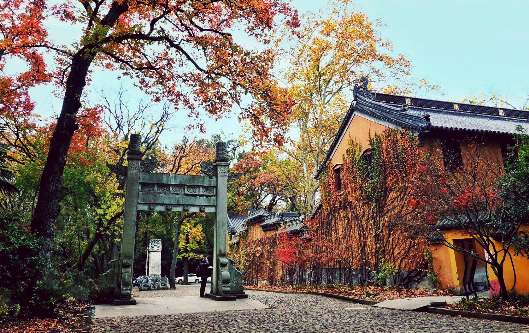 景點,在鐘山風景區的景點裡,靈谷寺相較於中山陵,明孝陵,來的遊客並不