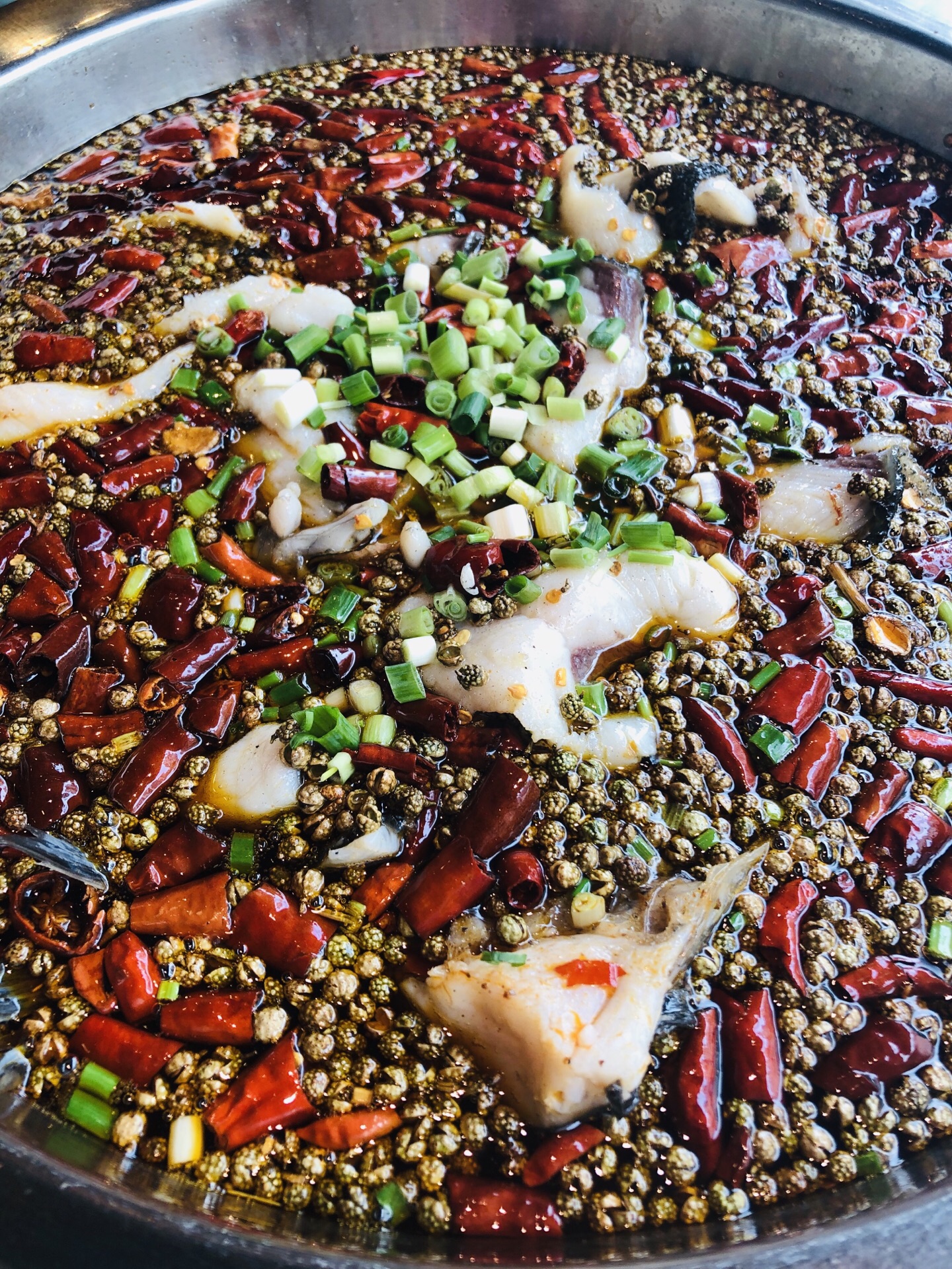 成都鱼摆摆攻略,鱼摆摆特色菜推荐/菜单/人均消费/电话/地址/菜系