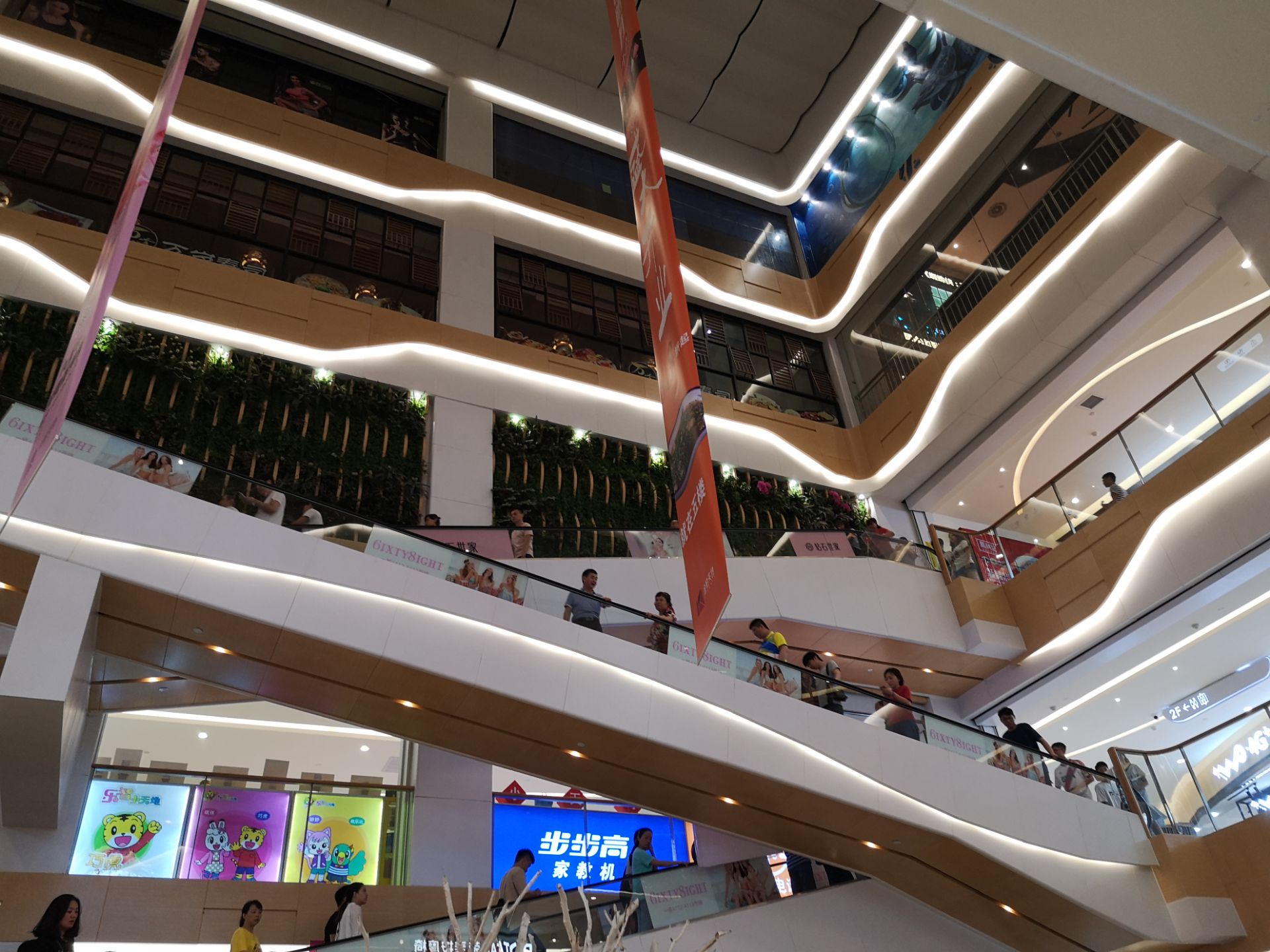【携程攻略】广州金铂广场(购物商场)购物,从同和地铁站出来,过条马路