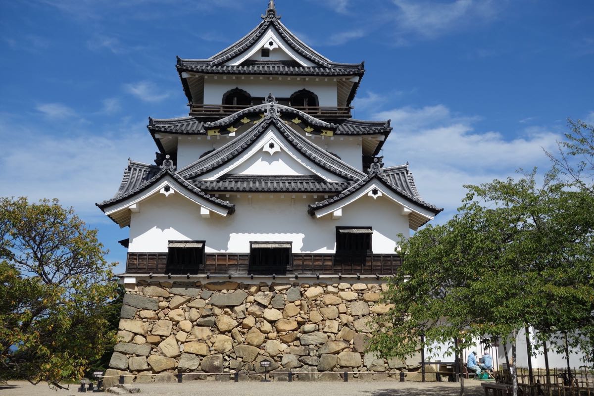 携程攻略 琵琶湖彦根城景点 彦根城 日本四大国宝城池之一 由德川四天王之一的井伊直正开始建造