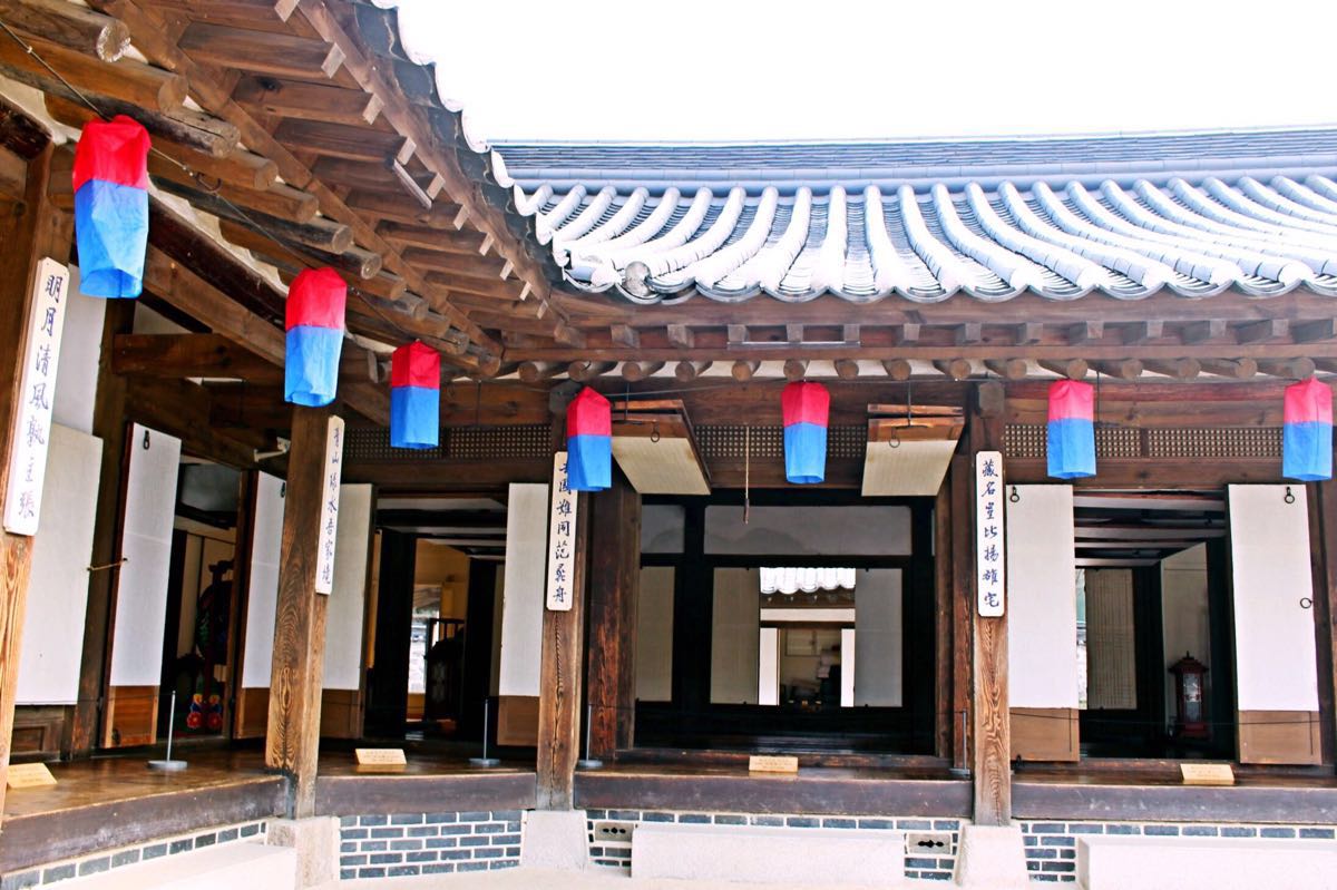 2022南山谷韩屋村游玩攻略,早上去的,游客还没到,门口.【去哪儿攻略】